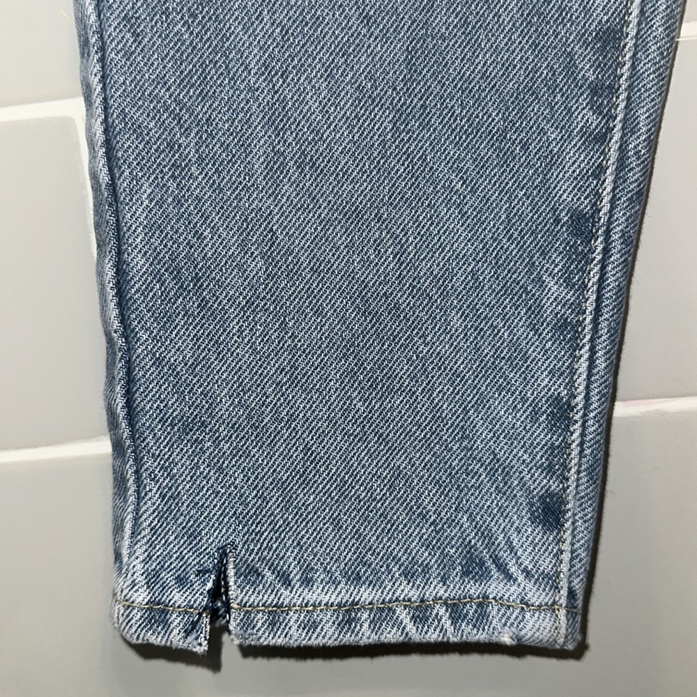 NWT Levi’s Distressed High-Waisted Mom Jeans - Picture 9 of 17